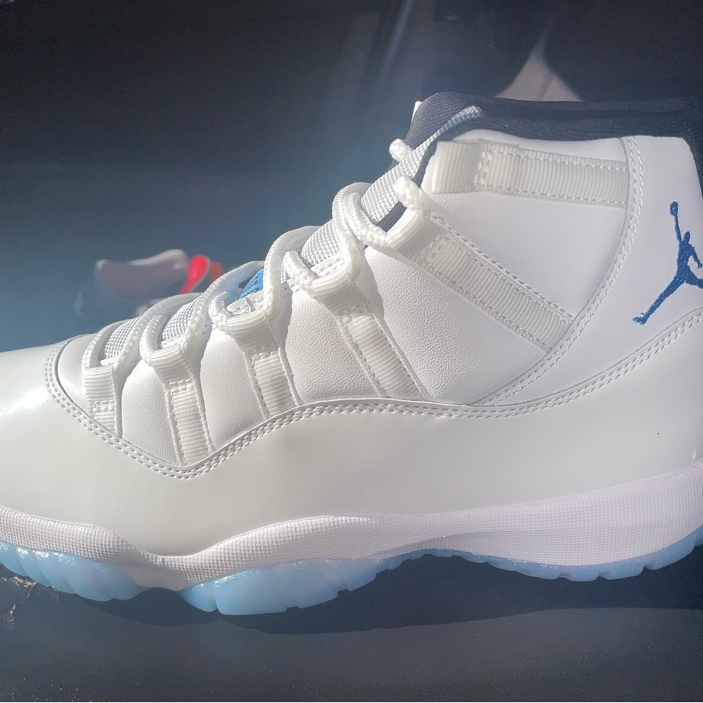 Jordan 11s white & babyblue - Picture 3 of 4